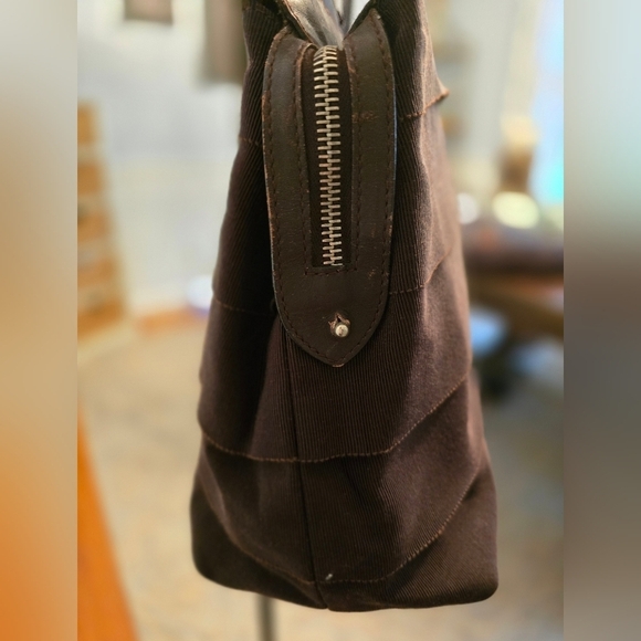 Authentic Salvatore Ferragamo Vara Chain Gathered Shoulder Bag - Picture 8 of 13